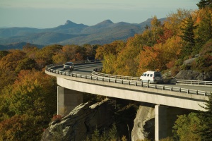 verhoogde weg | Blue Ridge Parkway